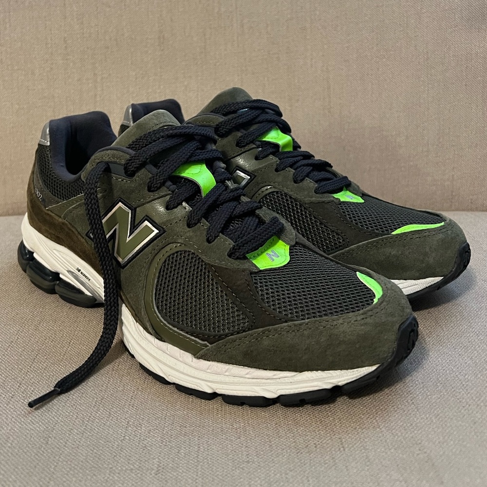 New Balance 2002R